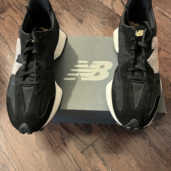 Women's New Balance 327 Sneakers - Picture 2 of 10